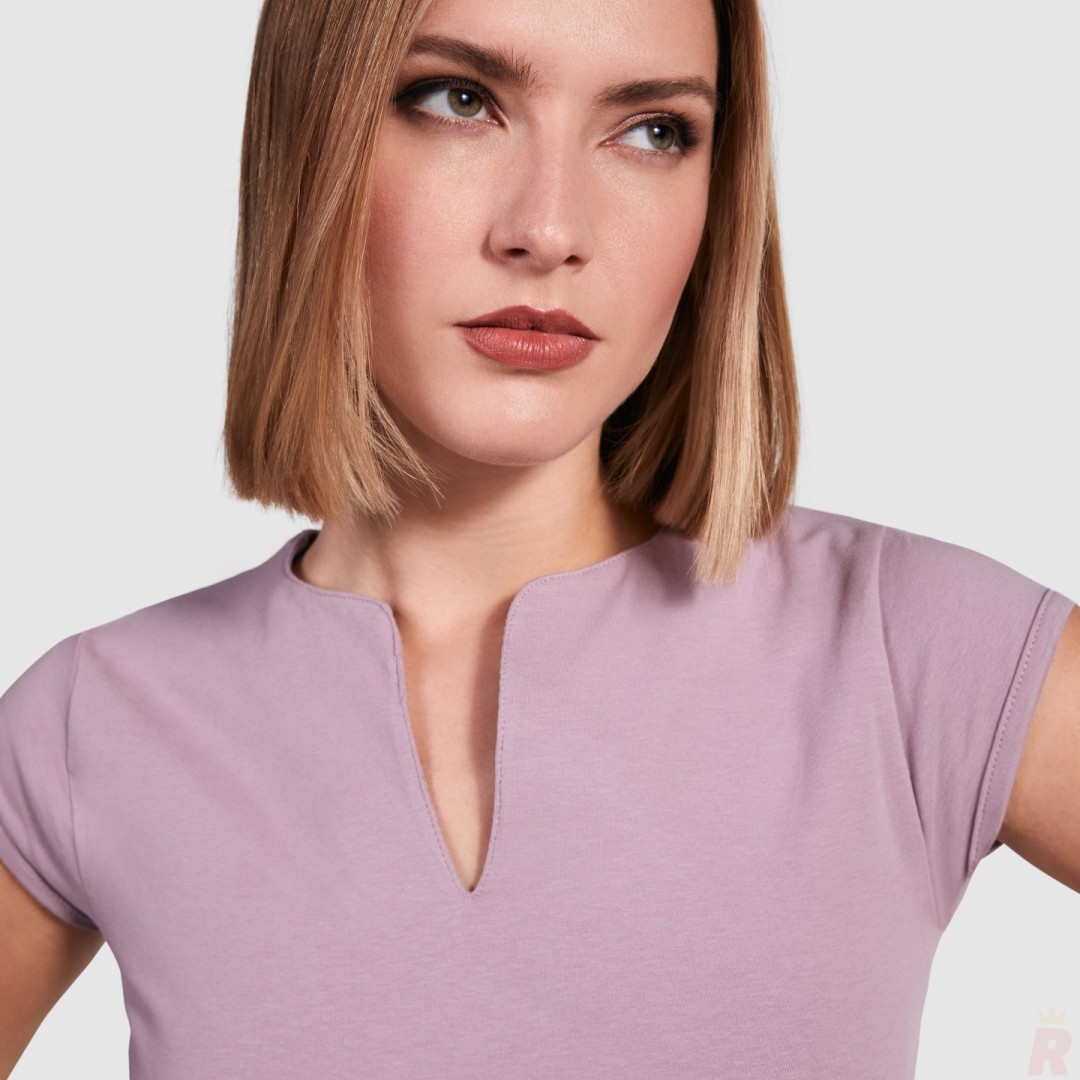 Camiseta Básica Entallada Abertura V Mujer BELICE
