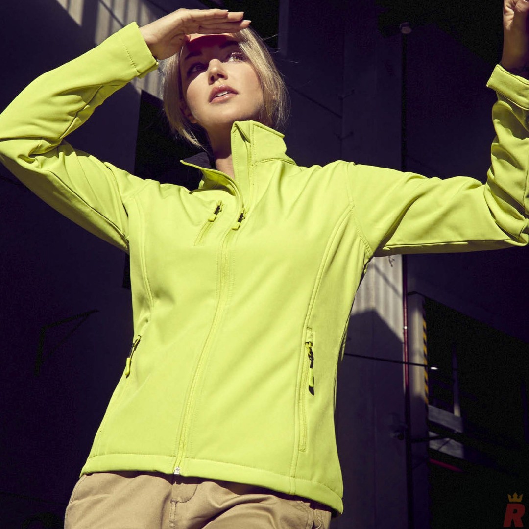 Chaqueta Entallada Softshell Forro Polar Mujer...