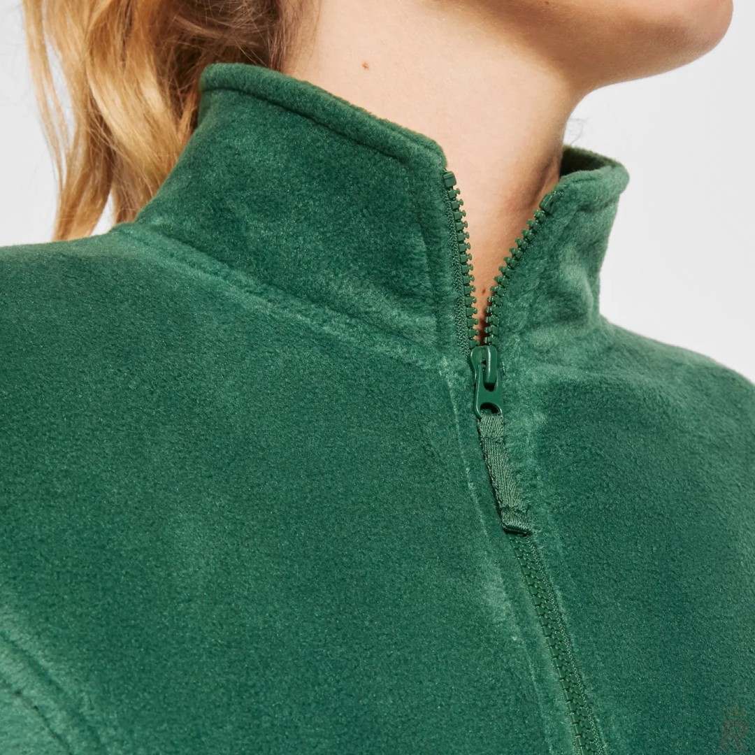 Chaqueta Forro Polar Entallada Cuello Alto...