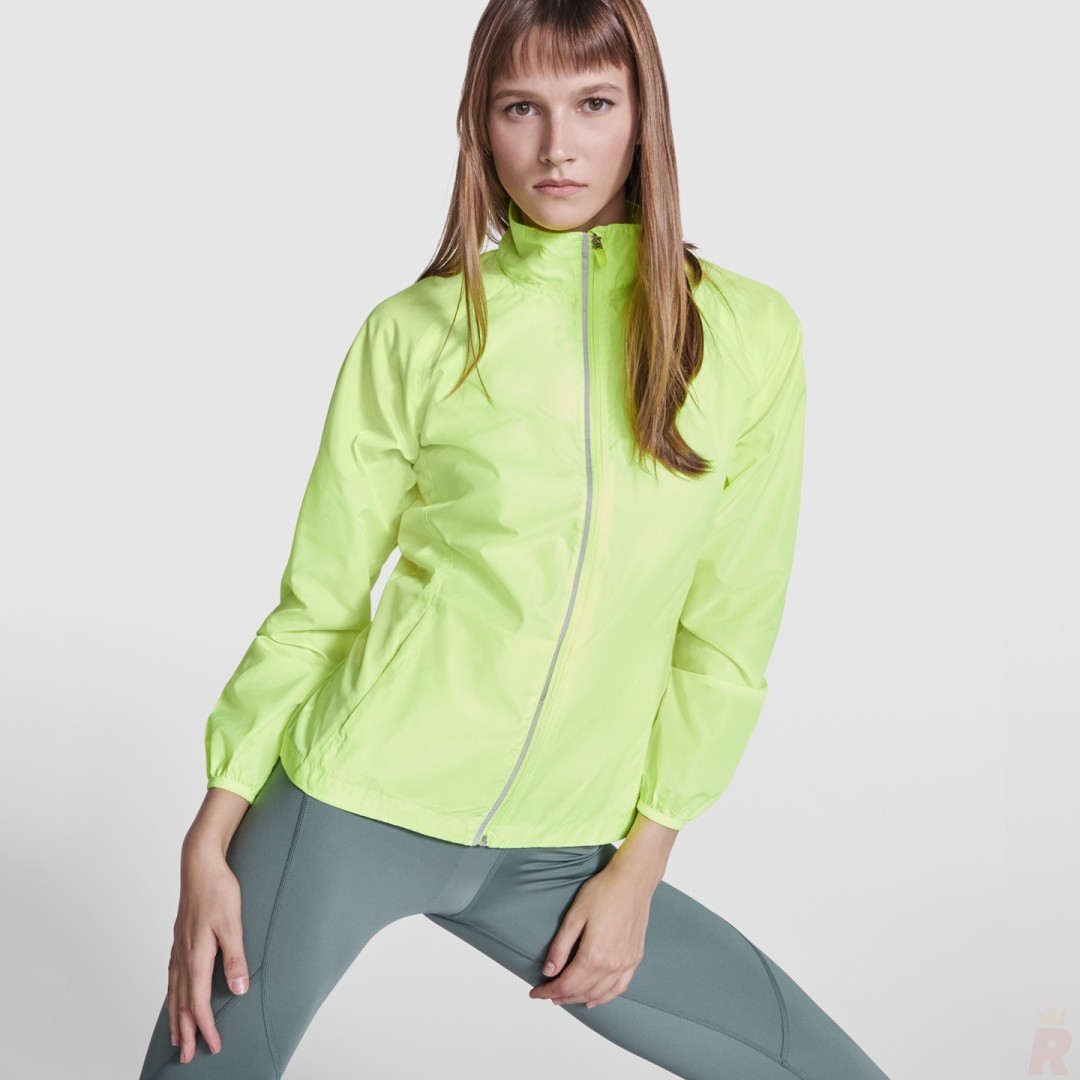 Cortavientos Técnico Entallado Ligero Forro...