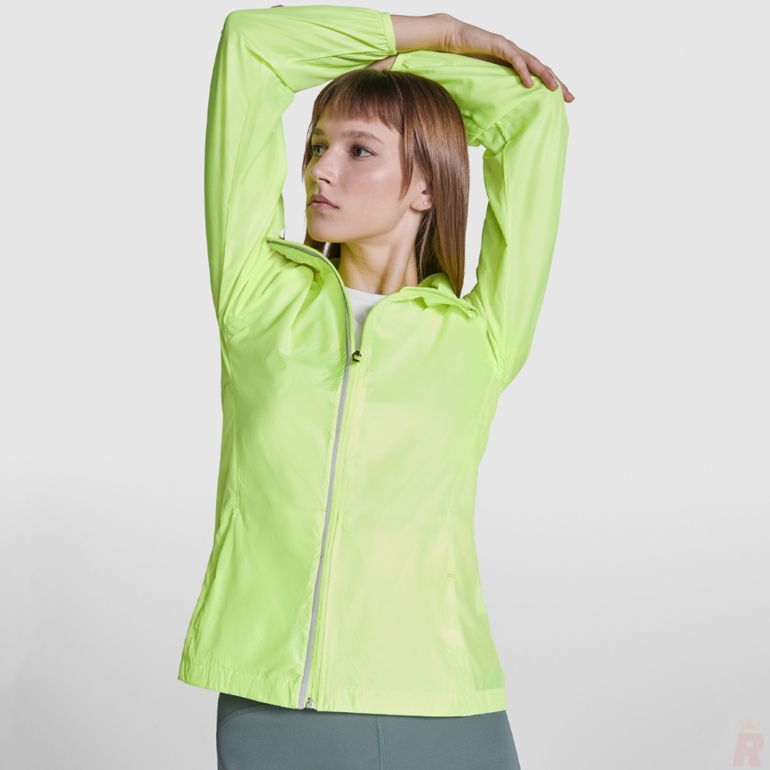 Cortavientos Técnico Entallado Ligero Forro...