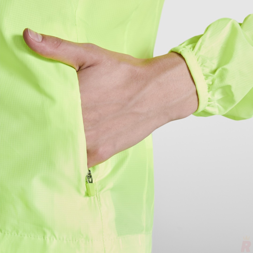 Cortavientos Técnico Entallado Ligero Forro...