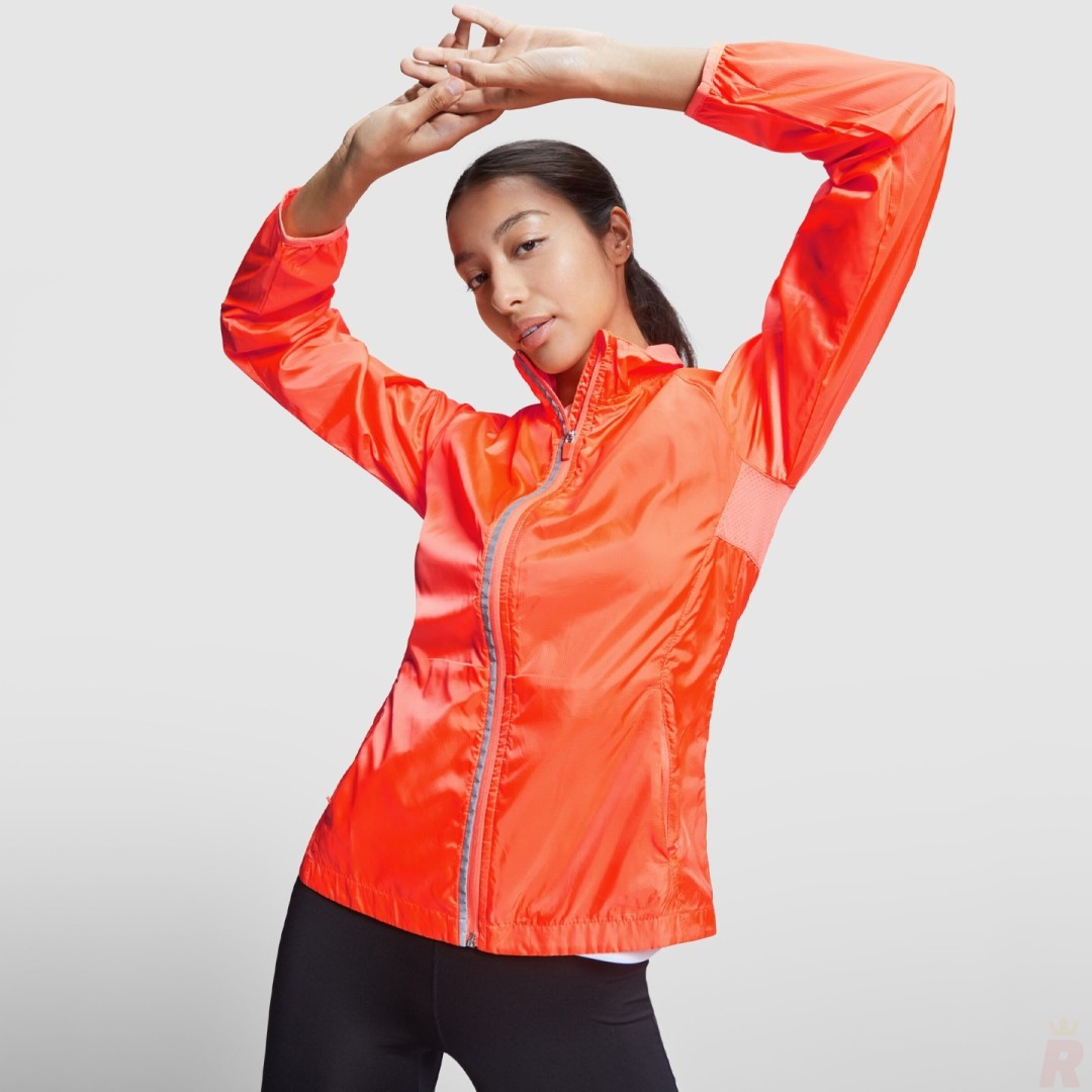 Cortavientos Técnico Entallado Ligero Forro...