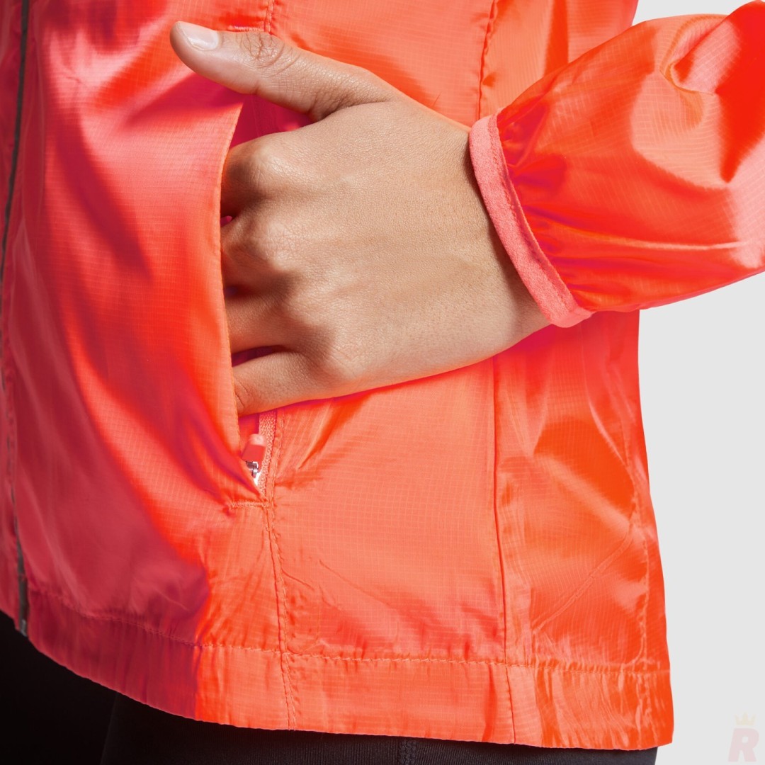 Cortavientos Técnico Entallado Ligero Forro...