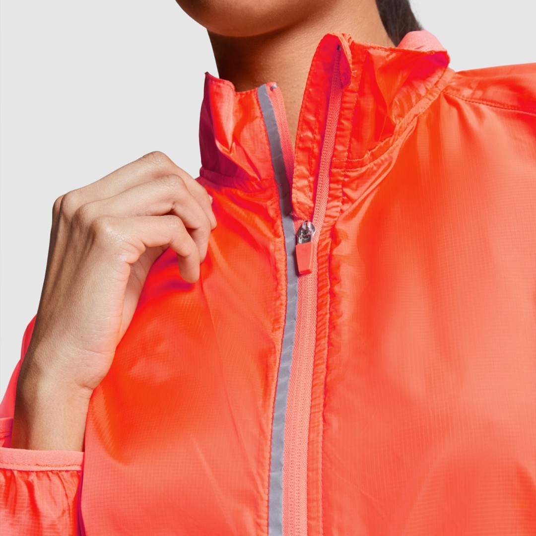 Cortavientos Técnico Entallado Ligero Forro...